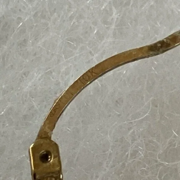 10kt Gold shell earrings - Picture 4 of 5